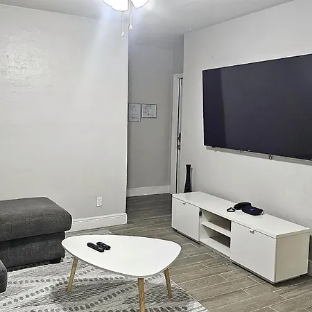 Big Tv Apartment 5 Miles From Hard Rock Casino Hollywood Exterior foto