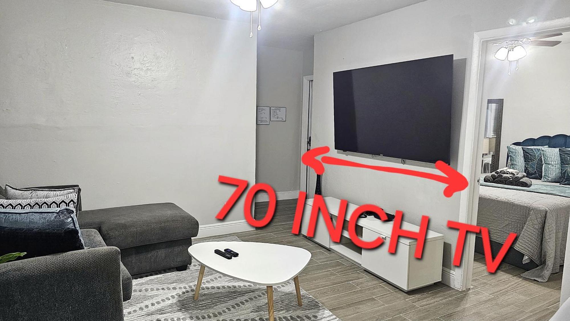 Big Tv 5 Miles From Hard Rock Casino Apartment Hollywood